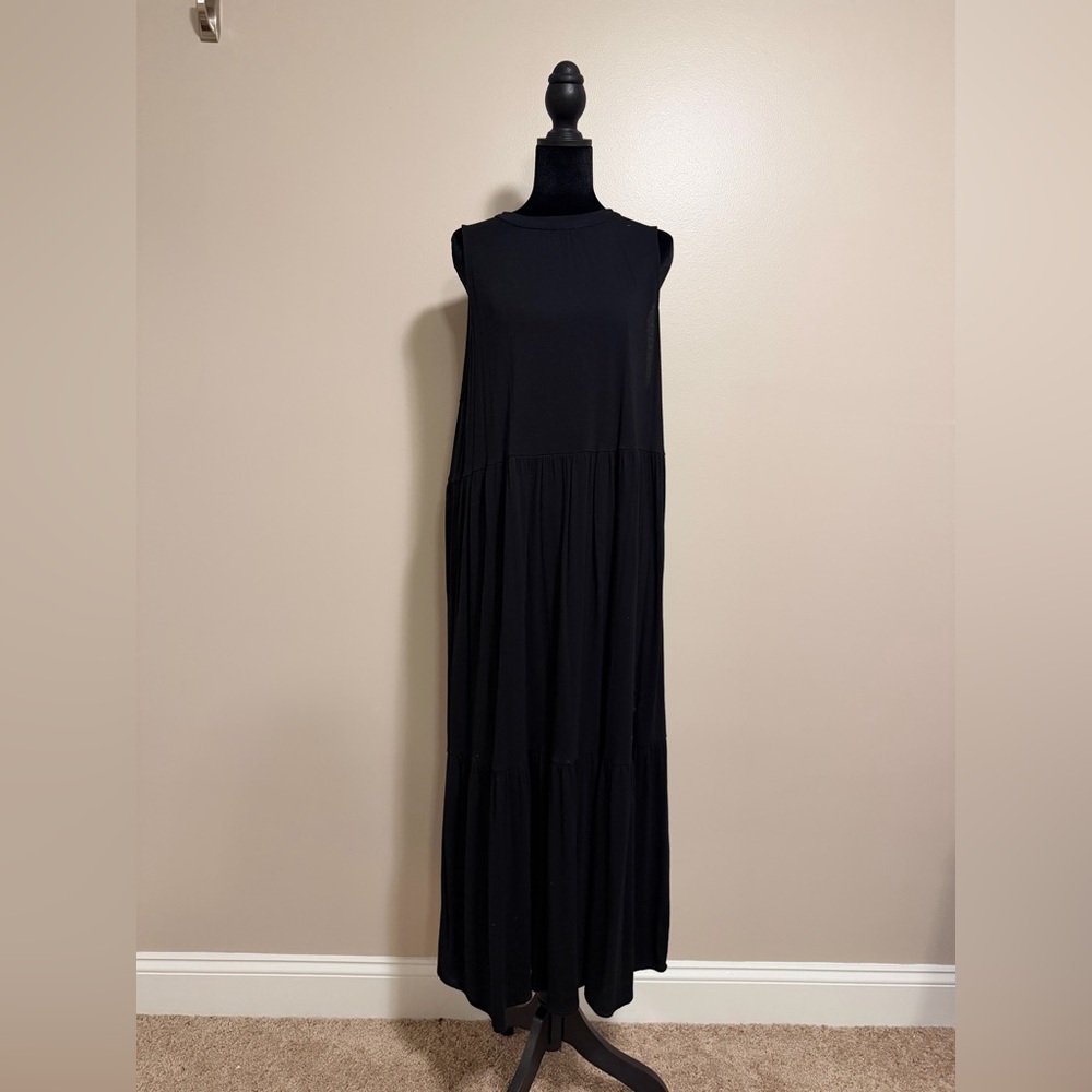 The Loft Sleeveless Black Tiered Midi Dress